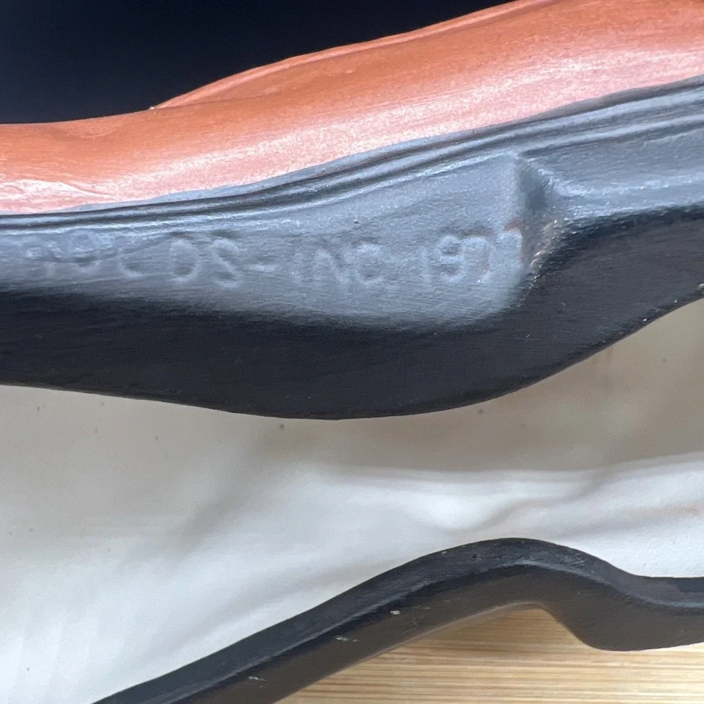 1977 Vintage Albertas Molds Ceramic White Cat in a Shoe in Chalk Ware Signed - Picture 9 of 11